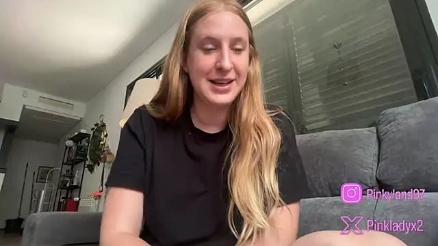 Snapshot of Pinkyladyxxx chatting on 06/11/26, 12:03 Pinkyladyxxx online show from 06/11/26, 12:03