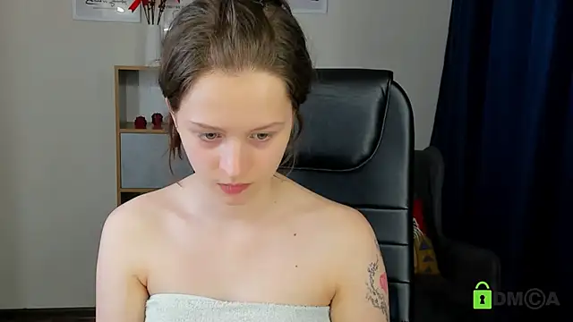 Snapshot of Alina_Mills chatting on 05/05/26, 01:41 Alina Mills online show from 05/05/26, 01:41