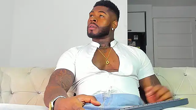 Snapshot of Makonneen chatting on 10/24/25, 09:55 Makonneen online show from 10/24/25, 09:55