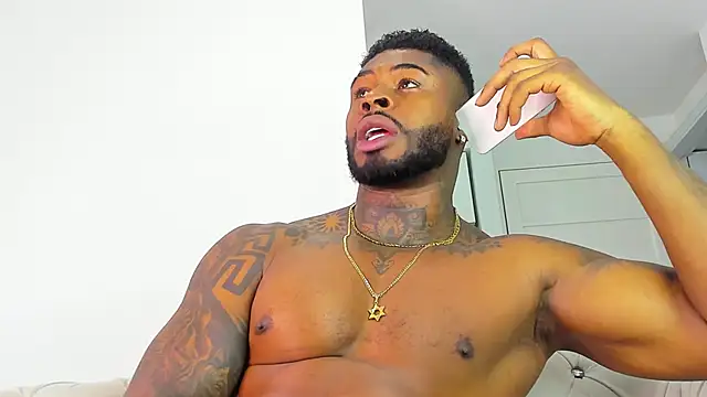 Snapshot of Makonneen chatting on 11/16/25, 01:22 Makonneen online show from 11/16/25, 01:22