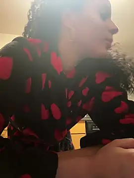 Snapshot of thatonelightskinn chatting on 01/24/25, 08:44 thatonelightskinn online show from 01/24/25, 08:44