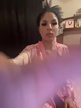 Snapshot of thatonelightskinn chatting on 02/07/25, 09:05 thatonelightskinn online show from 02/07/25, 09:05