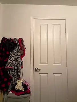 Snapshot of thatonelightskinn chatting on 02/13/25, 03:50 thatonelightskinn online show from 02/13/25, 03:50