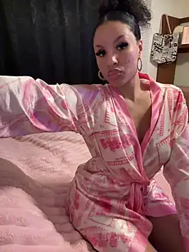 Snapshot of thatonelightskinn chatting on 02/21/25, 03:56 thatonelightskinn online show from 02/21/25, 03:56