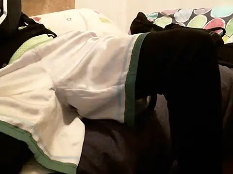 Snapshot of bravo23toro chatting on 03/21/26, 12:21 bravo23toro online show from 03/21/26, 12:21