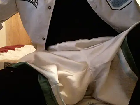 Snapshot of bravo23toro chatting on 04/15/26, 04:58 bravo23toro online show from 04/15/26, 04:58