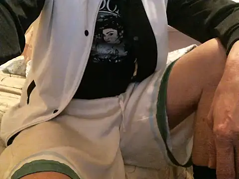 Snapshot of bravo23toro chatting on 04/23/26, 05:59 bravo23toro online show from 04/23/26, 05:59