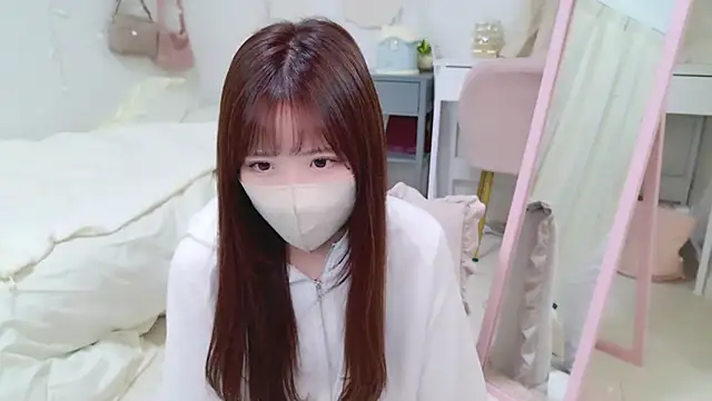 Snapshot of Sayuringo_ chatting on 12/18/24, 11:13 Sayuringo online show from 12/18/24, 11:13