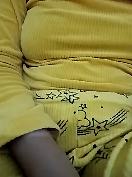 Snapshot of dinaa-18 chatting on 11/11/25, 09:26 dinaa-18 online show from 11/11/25, 09:26