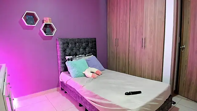 Medelynevans1 online show from 09/24/25, 12:14