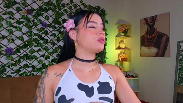 Snapshot of melody_cute10 chatting on 04/02/26, 01:31 melody cute10 online show from 04/02/26, 01:31