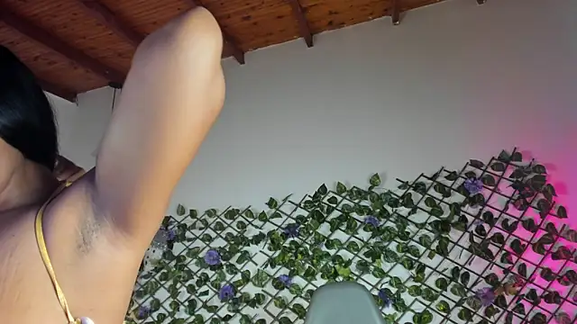 Snapshot of chantall_smith chatting on 12/19/24, 02:24 chantall smith online show from 12/19/24, 02:24