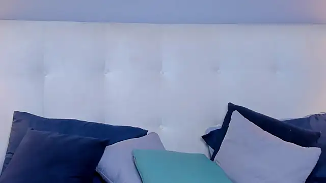 SaraaJhonsonn online show from 02/10/25, 09:25