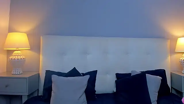 SaraaJhonsonn online show from 10/15/25, 03:23