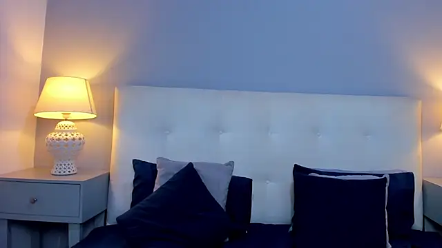 SaraaJhonsonn online show from 11/17/25, 04:13