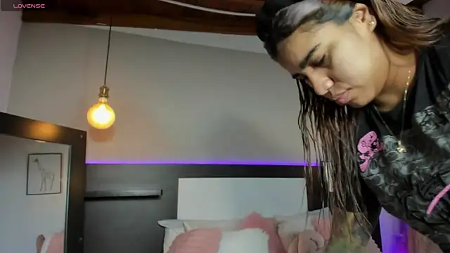 Snapshot of SaraaJhonsonn chatting on 03/21/26, 02:09 SaraaJhonsonn online show from 03/21/26, 02:09