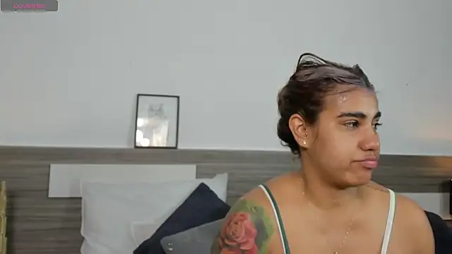 Snapshot of SaraaJhonsonn chatting on 04/16/26, 03:24 SaraaJhonsonn online show from 04/16/26, 03:24