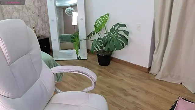 loly marce online show from 11/24/25, 08:30