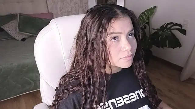 loly marce online show from 12/15/25, 08:35