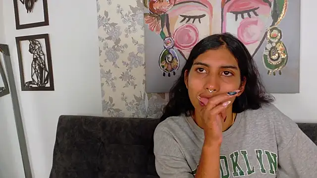 Snapshot of taty_miller chatting on 11/17/25, 07:52 taty miller online show from 11/17/25, 07:52