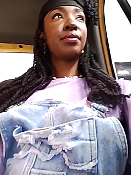 Snapshot of AbbyTomson chatting on 10/30/25, 03:57 AbbyTomson online show from 10/30/25, 03:57