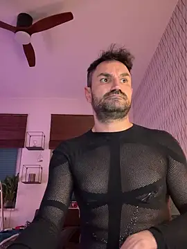 Snapshot of tomz0819 chatting on 03/08/25, 05:28 tomz0819 online show from 03/08/25, 05:28