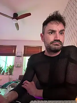 Snapshot of tomz0819 chatting on 03/08/25, 08:33 tomz0819 online show from 03/08/25, 08:33