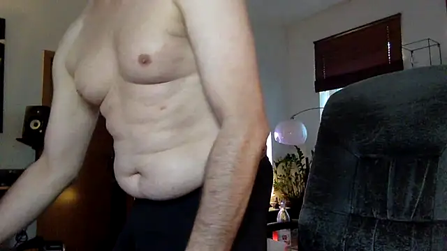 Snapshot of tomz0819 chatting on 09/27/25, 12:32 tomz0819 online show from 09/27/25, 12:32