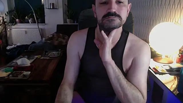 Snapshot of tomz0819 chatting on 02/23/26, 10:07 tomz0819 online show from 02/23/26, 10:07