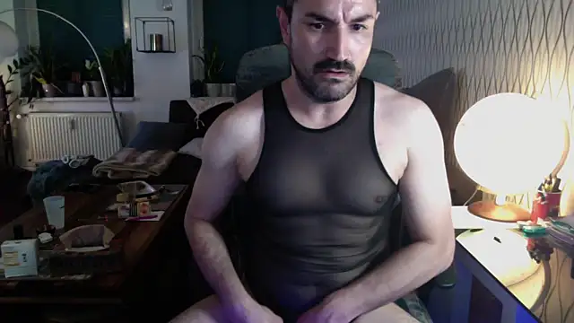 Snapshot of tomz0819 chatting on 05/29/26, 08:18 tomz0819 online show from 05/29/26, 08:18