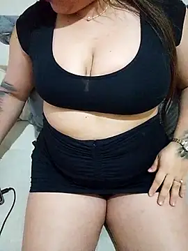 Snapshot of karoll_24 chatting on 12/21/25, 03:46 karoll 24 online show from 12/21/25, 03:46