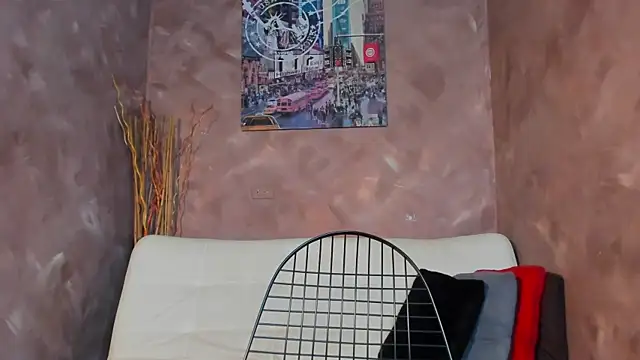 emma-hiill online show from 10/17/25, 08:33