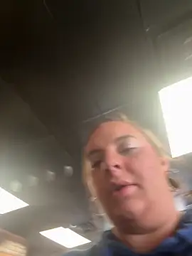 Snapshot of lairarose chatting on 10/24/25, 04:14 lairarose online show from 10/24/25, 04:14