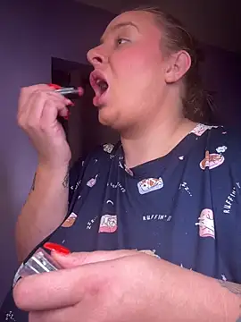 Snapshot of lairarose chatting on 10/29/25, 01:35 lairarose online show from 10/29/25, 01:35