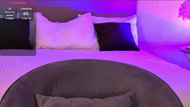 Snapshot of MiaBecky chatting on 03/14/25, 05:27 MiaBecky online show from 03/14/25, 05:27