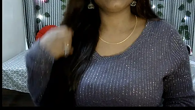 Snapshot of Radhika_Singhaniya chatting on 01/04/25, 08:06 Radhika Singhaniya online show from 01/04/25, 08:06