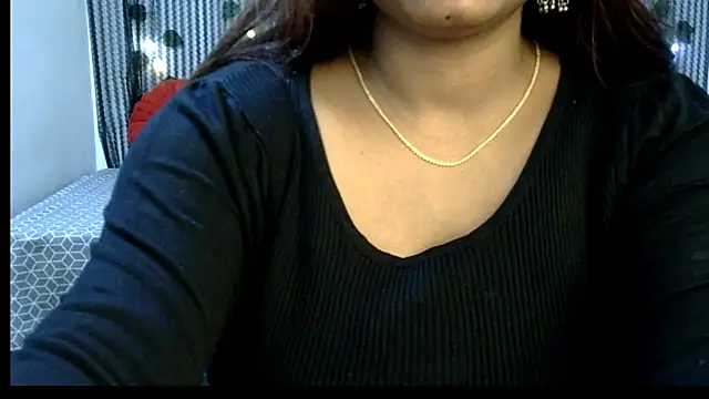 Snapshot of Radhika_Singhaniya chatting on 01/05/25, 10:50 Radhika Singhaniya online show from 01/05/25, 10:50