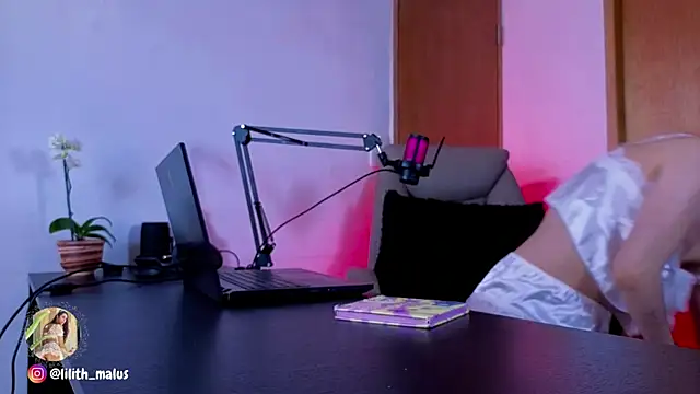 Snapshot of Lilith_malum chatting on 03/07/26, 07:11 Lilith malum online show from 03/07/26, 07:11