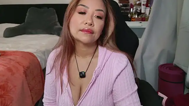 Snapshot of SpikedBella chatting on 02/16/26, 10:17 SpikedBella online show from 02/16/26, 10:17