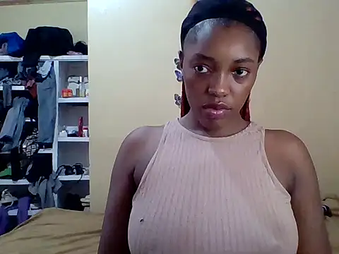 Snapshot of Zara_Twilight chatting on 12/18/25, 11:16 Zara Twilight online show from 12/18/25, 11:16