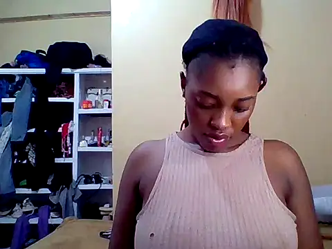 Snapshot of Zara_Twilight chatting on 12/20/25, 10:11 Zara Twilight online show from 12/20/25, 10:11