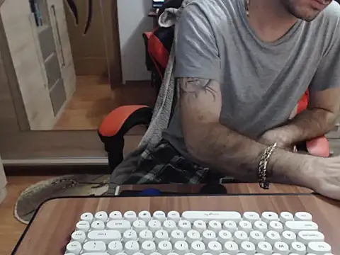 uncutguy01 online show from 10/31/25, 04:57