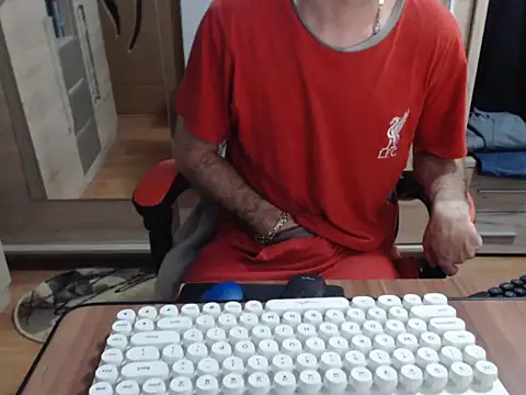 uncutguy01 online show from 11/04/25, 04:55