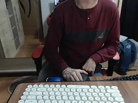 uncutguy01 online show from 11/06/25, 04:35