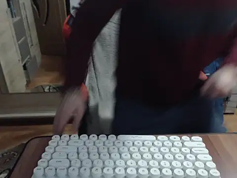 uncutguy01 online show from 11/06/25, 04:41