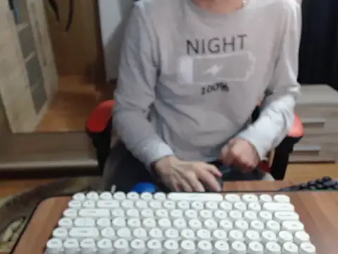 uncutguy01 online show from 11/08/25, 05:29