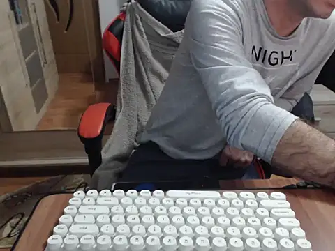 uncutguy01 online show from 11/09/25, 05:28