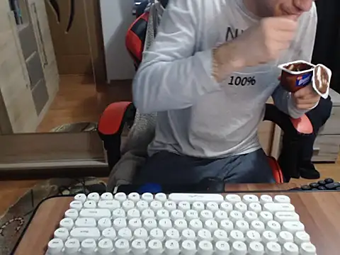 uncutguy01 online show from 11/10/25, 04:44