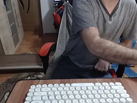 uncutguy01 online show from 11/14/25, 04:22