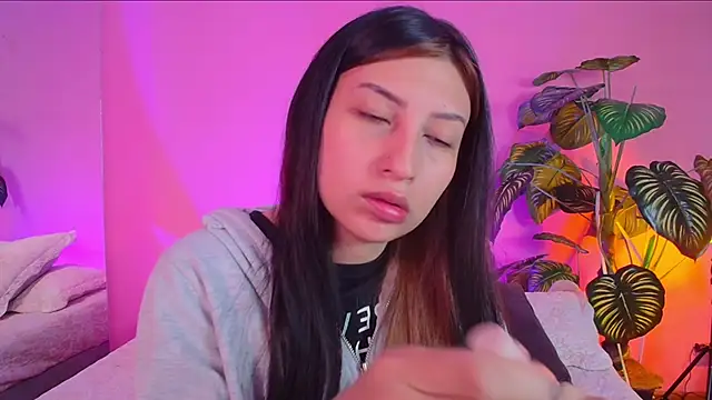 Nicolette ks  online show from 12/20/24, 12:49